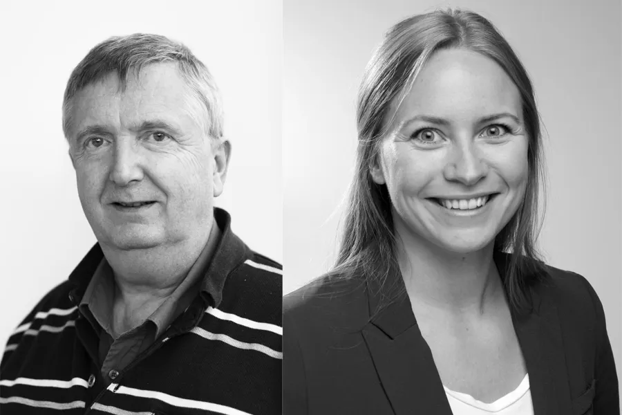 En mann og en kvinne som smiler