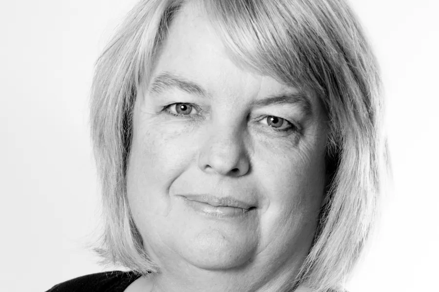 En person med langt hår